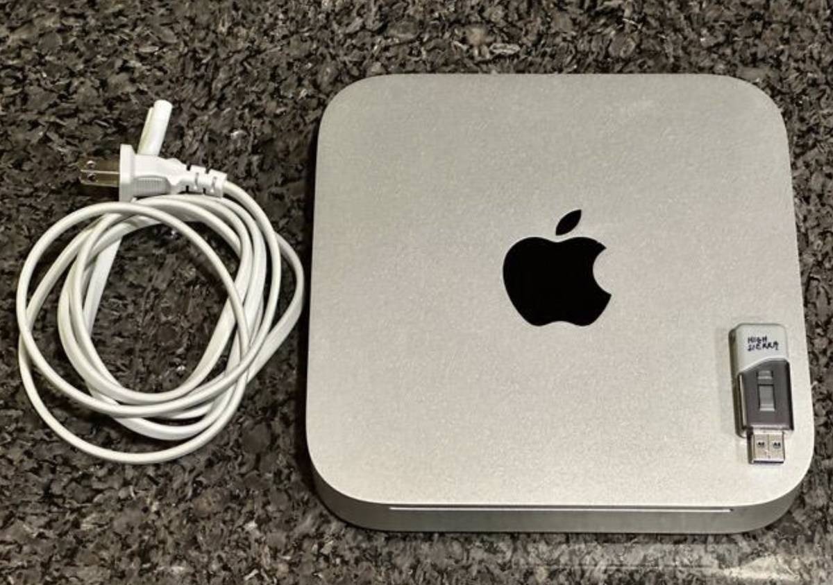 2010 Apple Mac Mini 8GB memory with new 500 GB SSD 