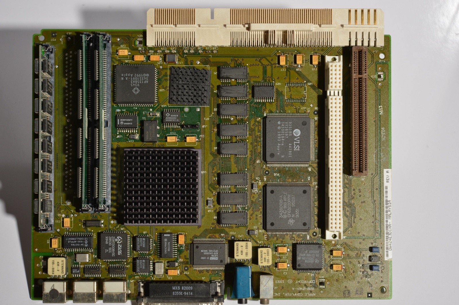 Apple Macintosh LC575 Mystic Logic Board HWMod Recap Color Classic 33MHz 36MB