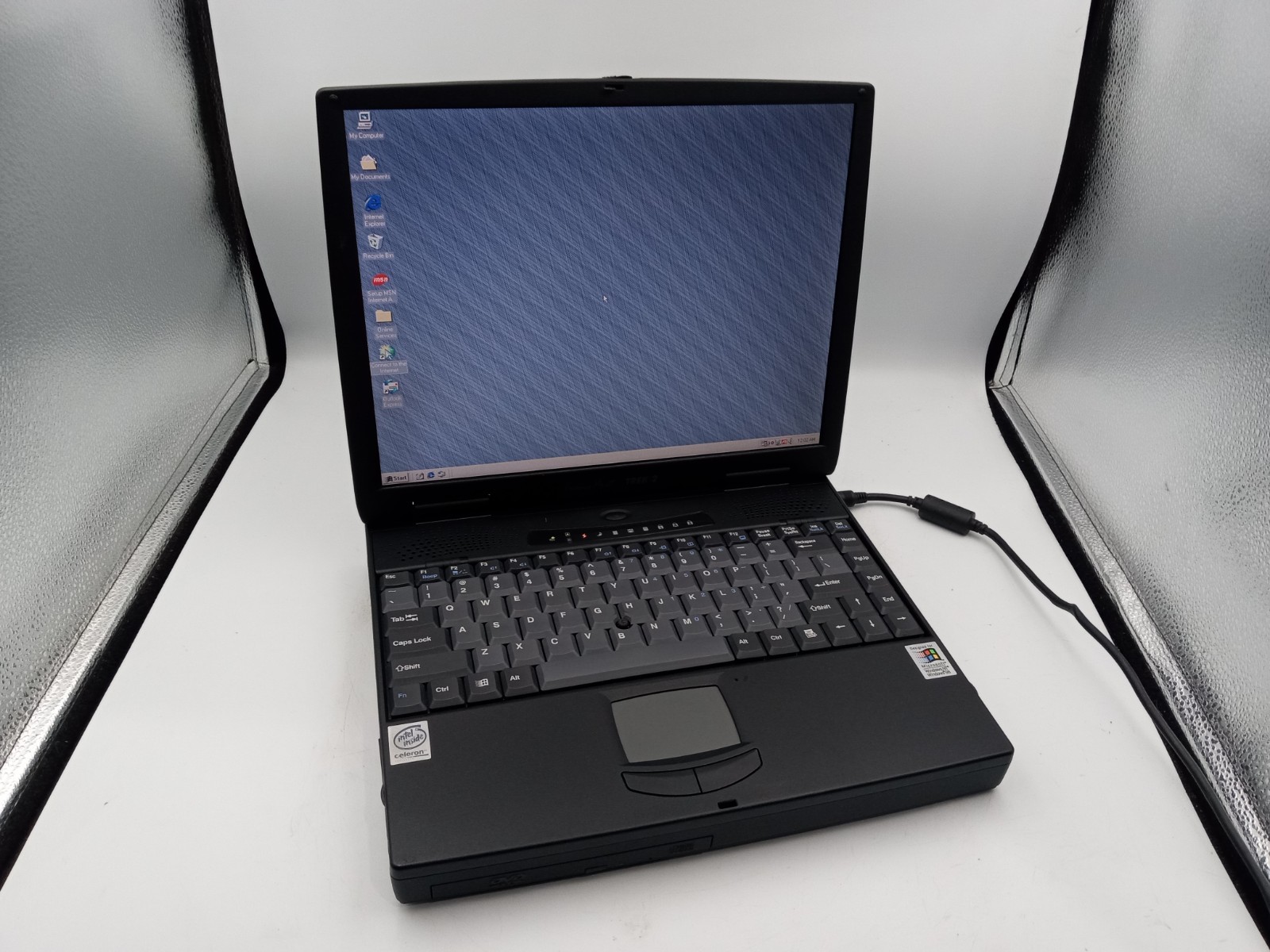 Vintage Micron Trek 2 U376 14" Celeron 400MHz 128MB 60GB Windows 98 BAD BATT -RR