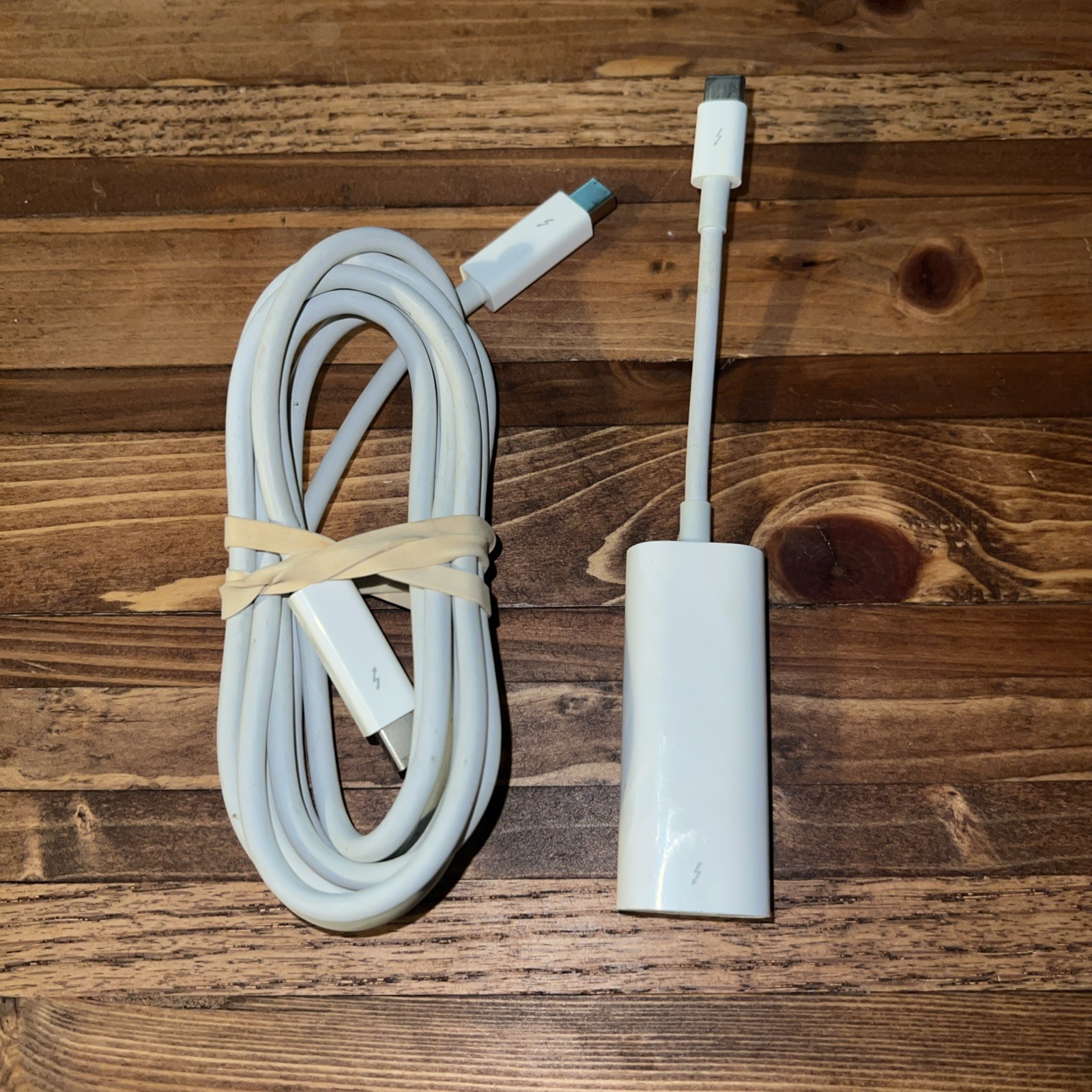 Apple Thunderbolt 3 USB-C to Thunderbolt 2 Adapter A1790 w/ Thunderbolt 2 Cable