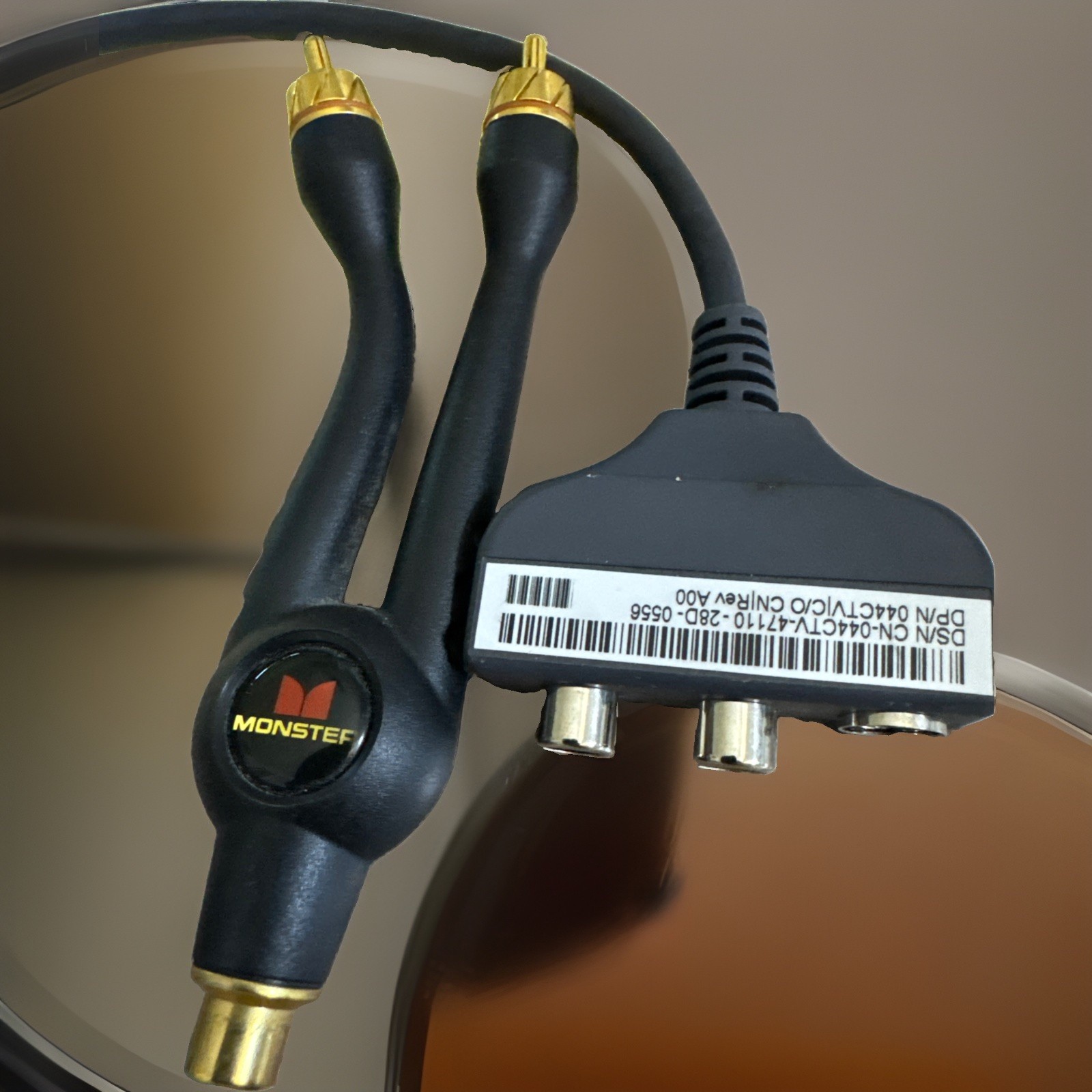 Dell DS/N CN-044CTV-47110-28D-0556 Video to RCA Cable Apapter w/Monster Adapter