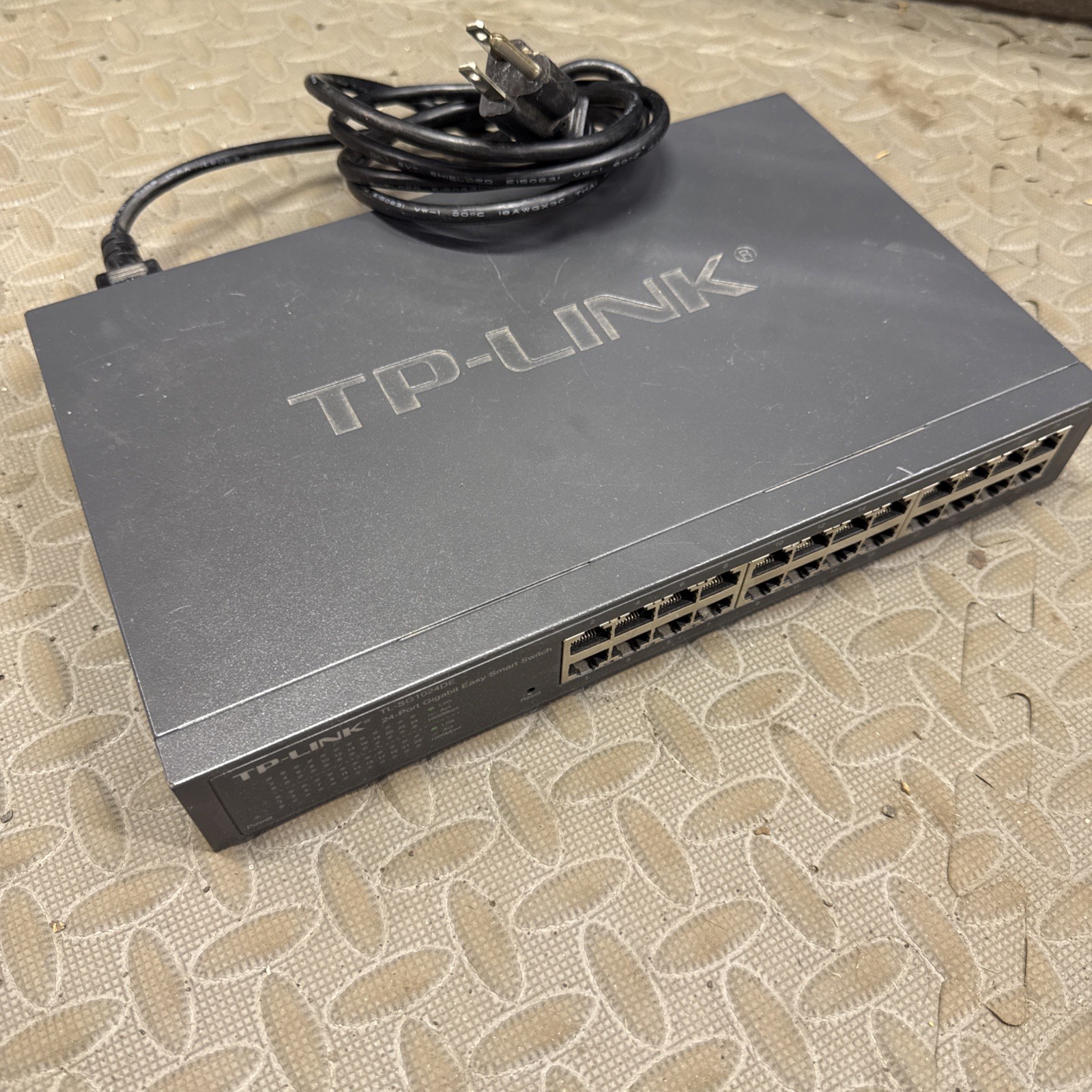 TP-LINK TL-SG1024S 24 Port Ethernet Switch Working