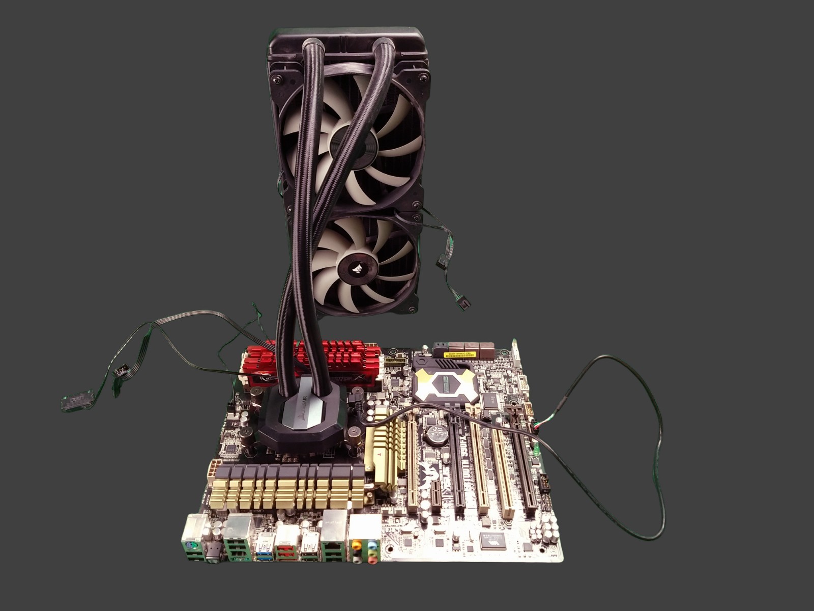 ASUS Sabertooth 990fx Mobo/CPU/RAM/Cooler: FX-8150, 32GB DDR3, Liquid Cooler