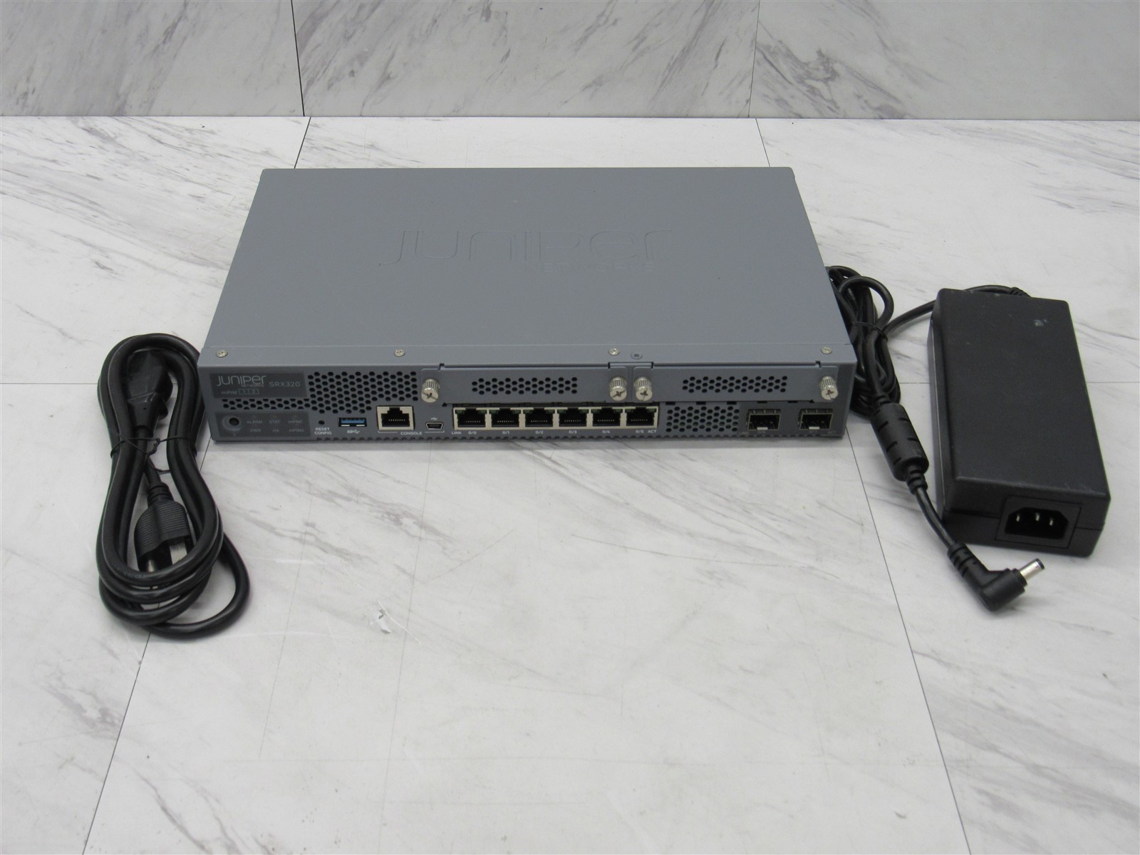 Juniper Networks SRX320 Rack Mountable Security Services Gateway Appliance + AC