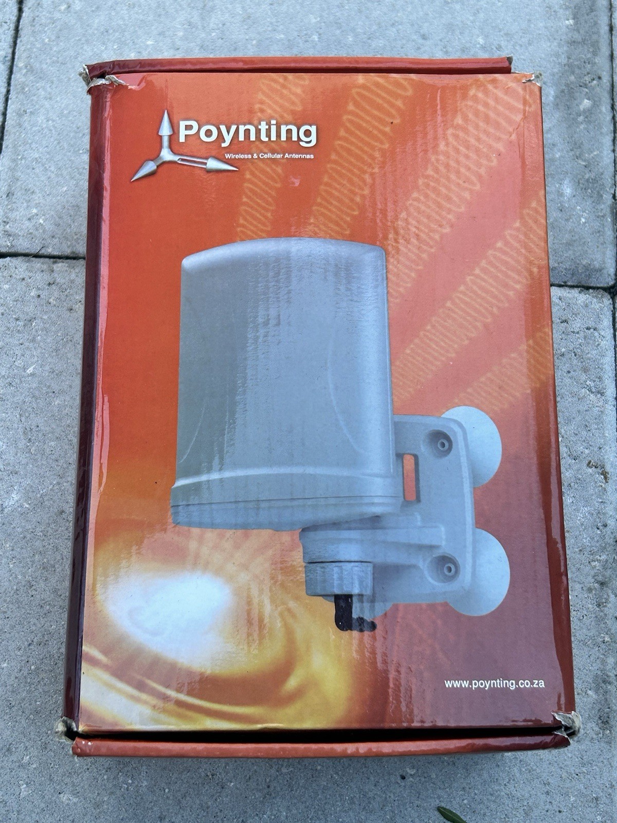 Poynting A-XPOL-0001 Cross Polarised 4G LTE Antenna – 790-960 / 1710-2700 MHz