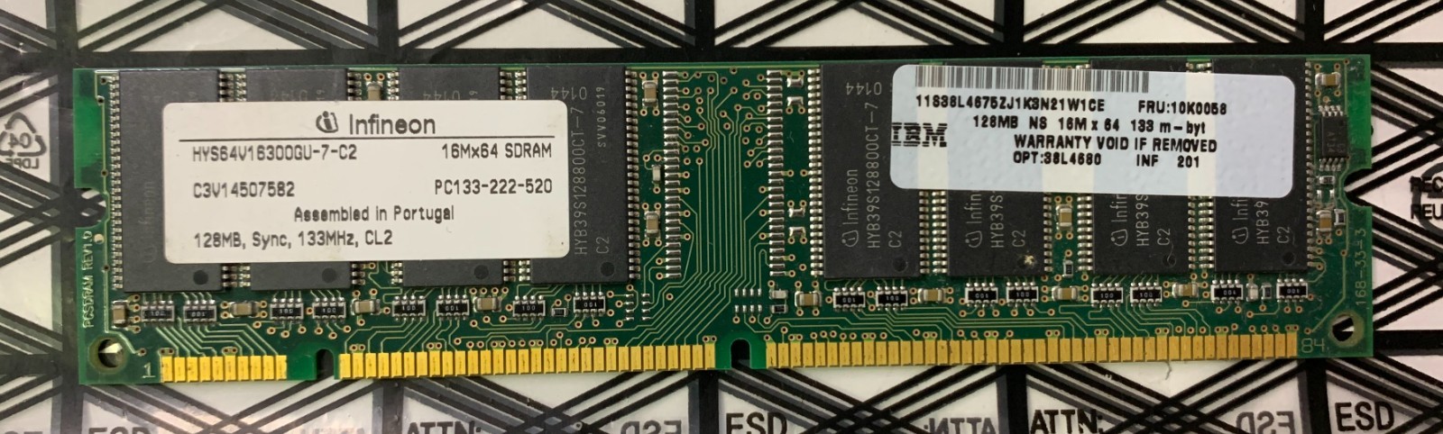 Infineon HYS64V16300GU-7-C2 PC133-222-520 128MB Sync 133MHz CL2 SD-RAM Module