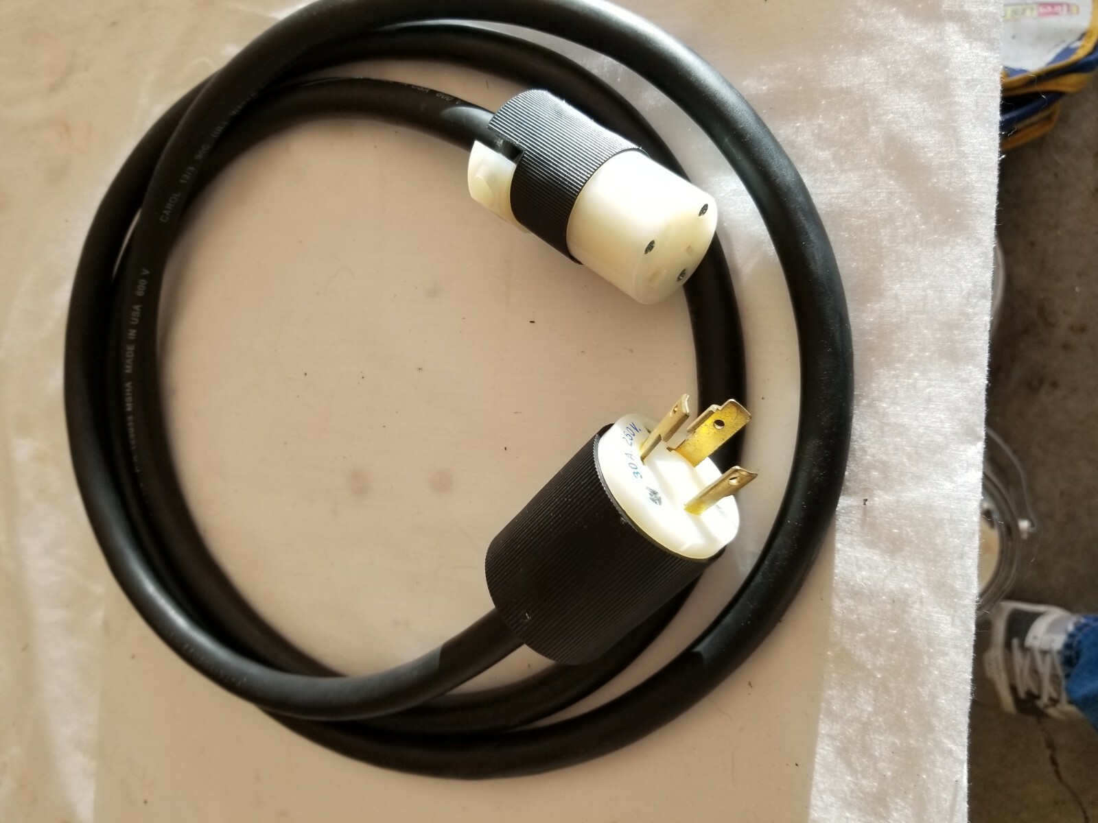 208-230 Volt Locking L6-30P  Plug to 6-20Recepticl  Heavy duty Cord 8 Feet Long