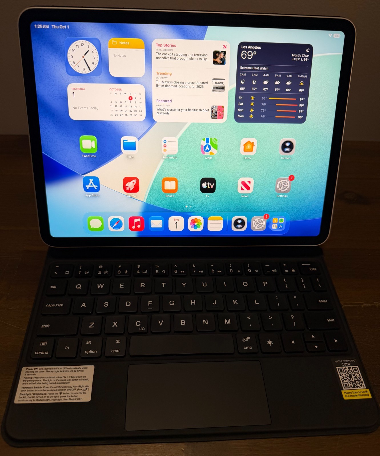 Apple iPad Pro 11" (3rd Gen) 256GB Silver Wi‑Fi bundle Magic-Style Magnetic Case