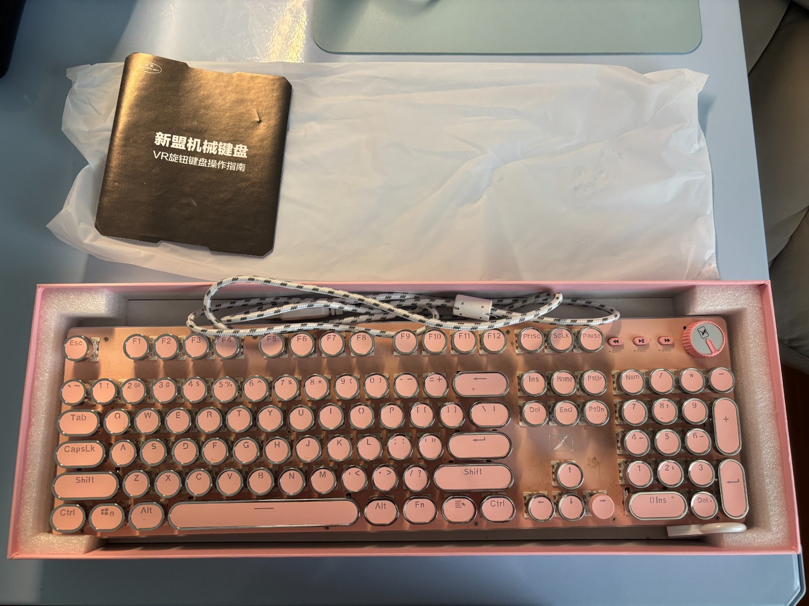 Xinmeng KB1000 Pink Mechanical Gaming Keyboard Retro Typewriter RGB Backlit Wire