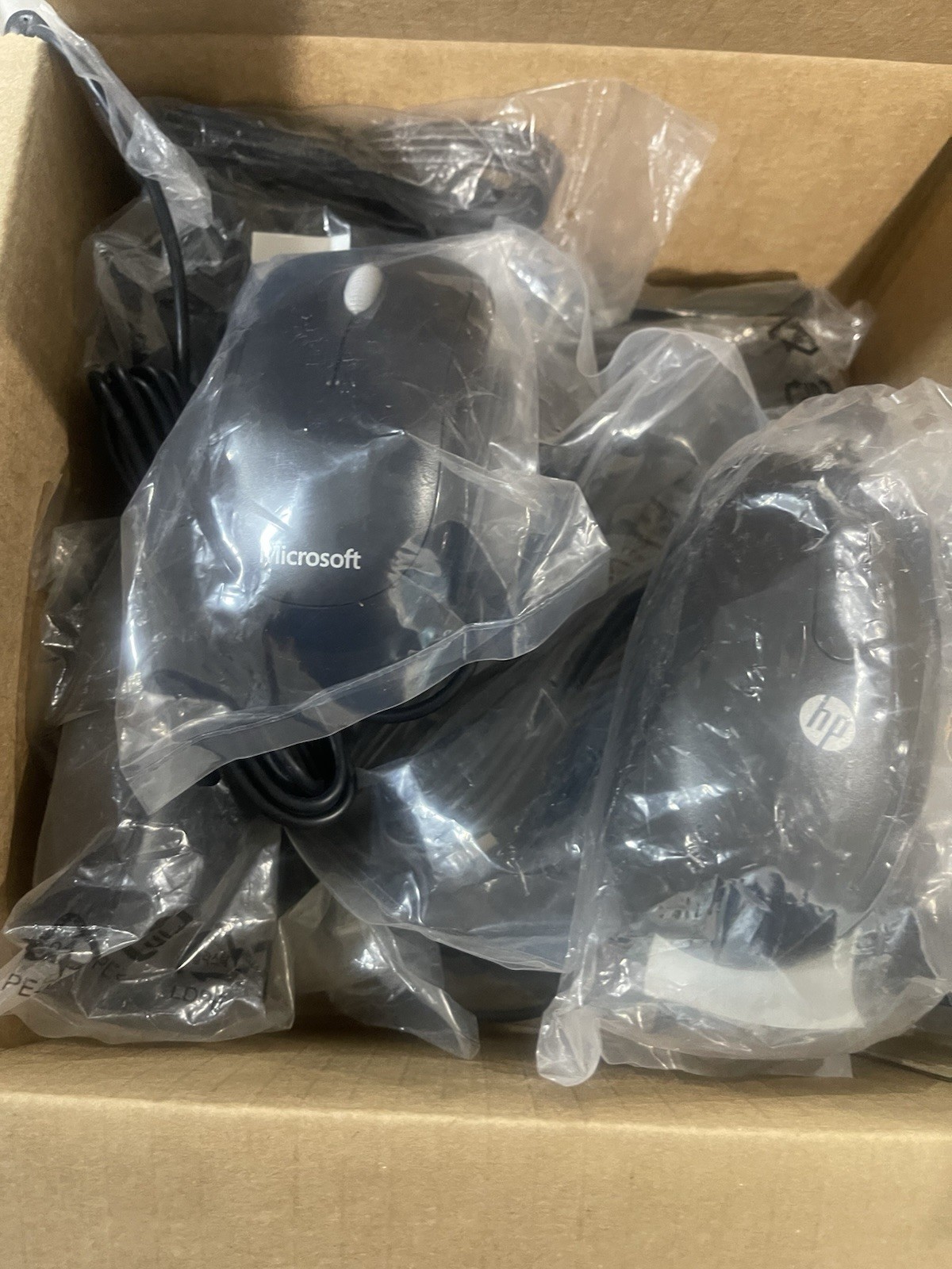 1x6 Dell ; 1x1 Microsoft; 1x1 HP Wired Mouses; 8 Counts