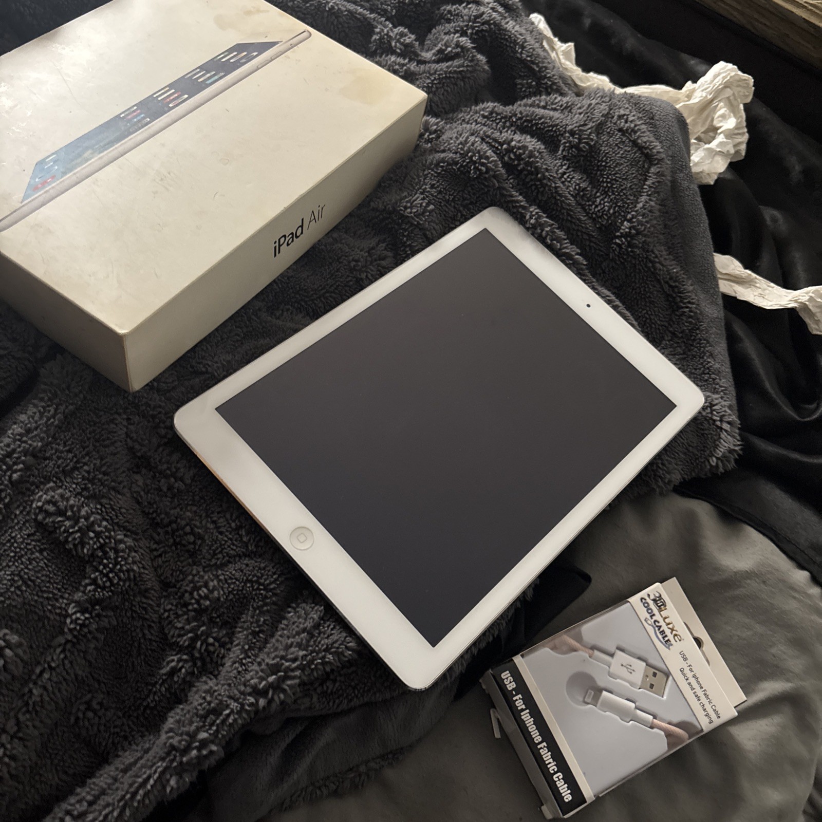 Apple iPad Air 1st Gen - 16GB - WiFi + Cellular - Silver - Box+ accessories FREE