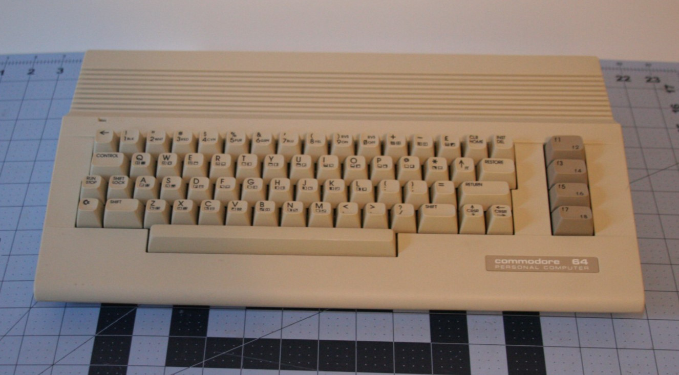 Commodore 64C, Clean, tested and working (SN CA1604583).  Box does not match SN.