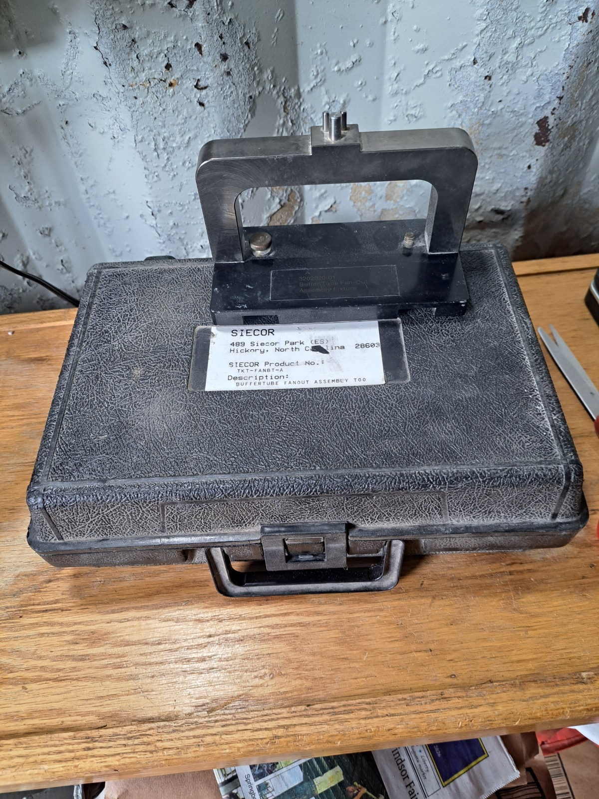 Siecor Corning TKT-FANBT-A 3202020-01 Buffer Tube Fan Out Fixture ONLY With Case