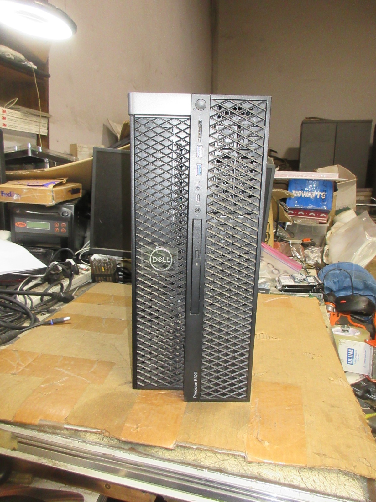 Dell Precision 5820 XEON W-2125 4.00GHz 8GB 1TB HDD NVIDIA P400 425W NO OS