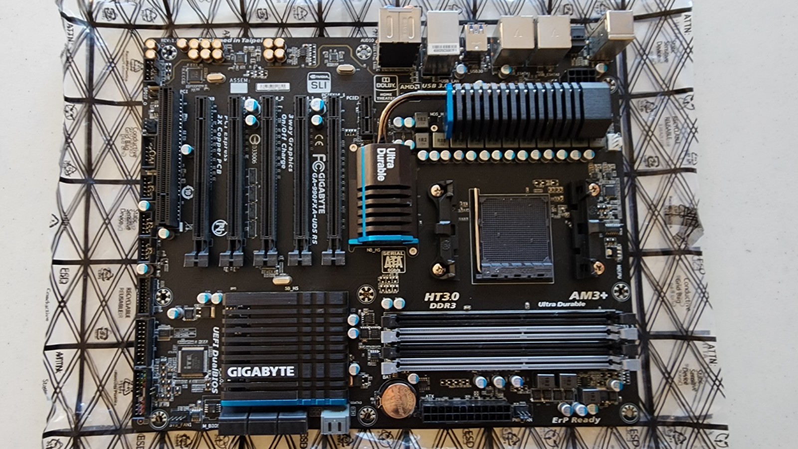 Combo Deal AMD FX-9590 CPU /GIGABYTE GA-990FXA-UD5 R5 (R 1.0) MB /32GB DDR3 RAM