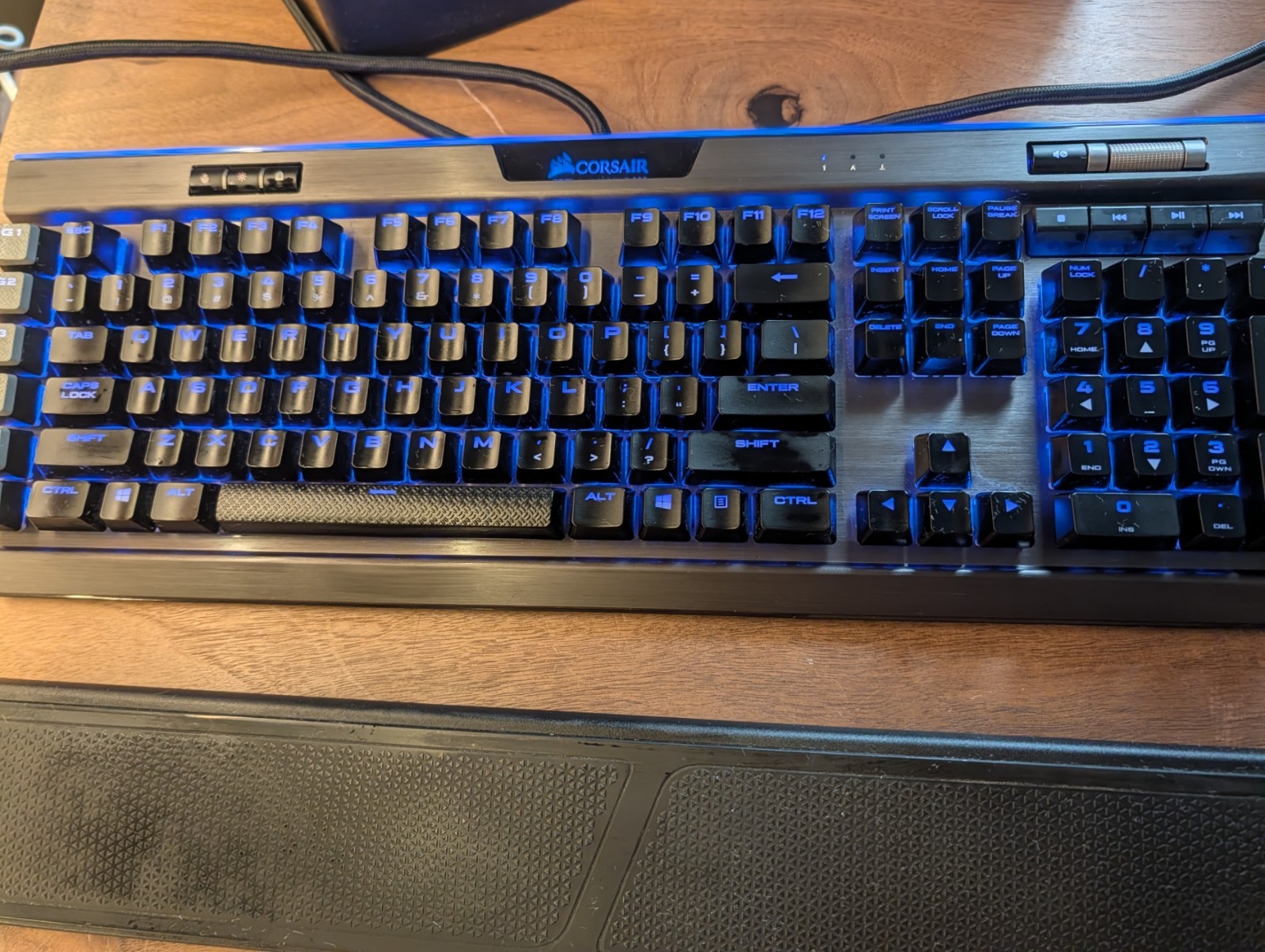 Corsair K95 RGB PLATINUM Cherry MX Wired Keyboard (w/ Wrist Rest + Xtra Leg)