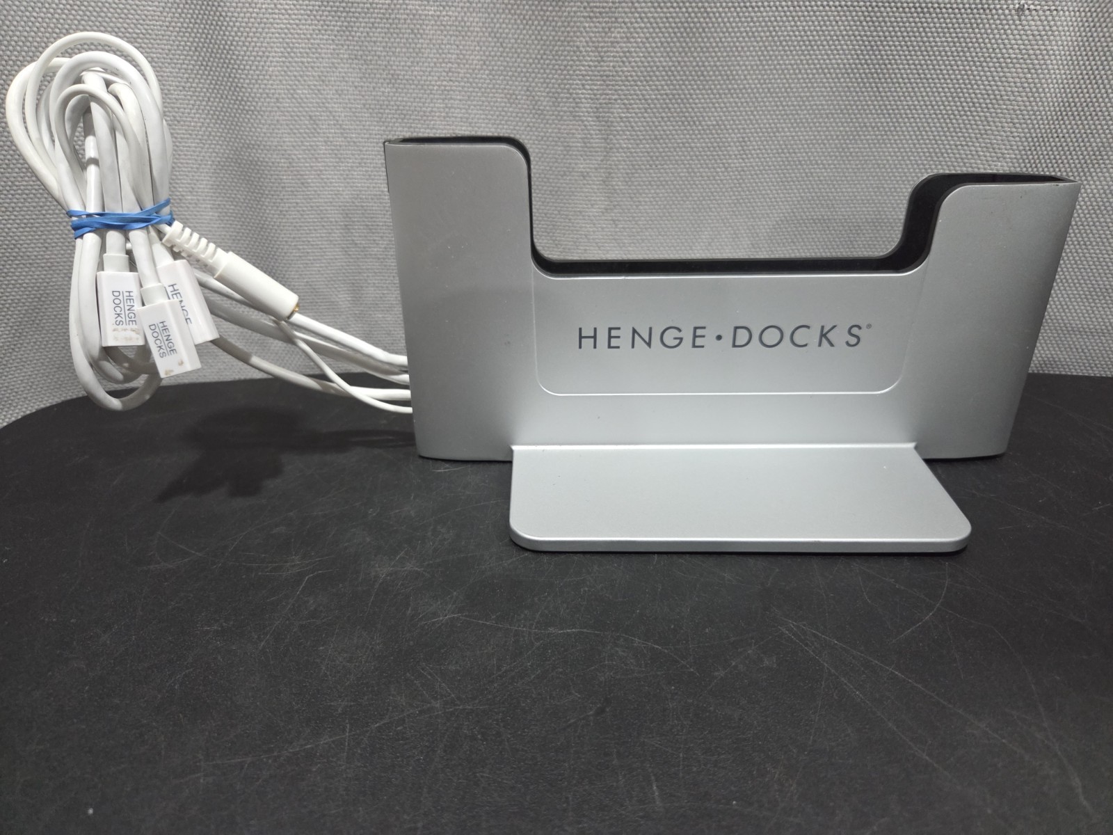 Henge Docks Vertical Docking Station for MacBook Pro 15" HD05VA15MBP