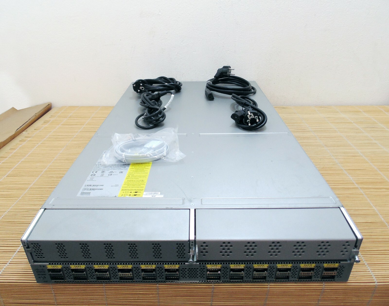 Cisco N5K-C5648Q Nexus 5648Q VXLAN 2RU 24x40G QSFP+ 4x AC PSUs 3x FANs