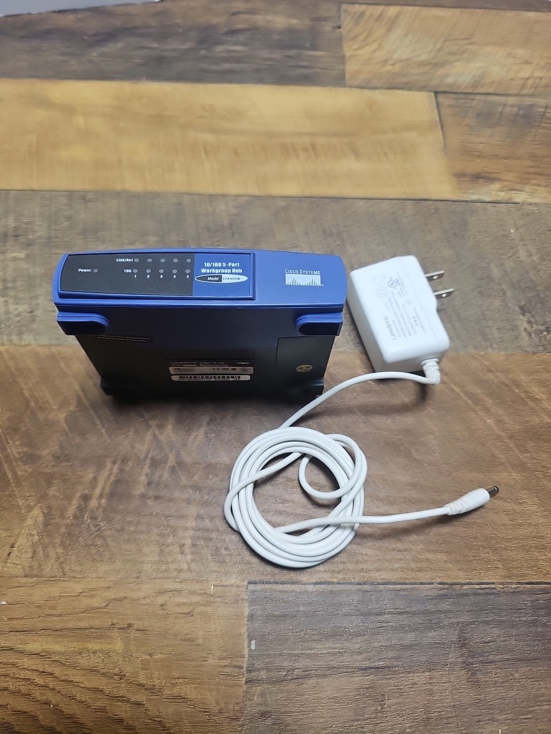 Linksys  EtherFast 10/100 5-Port Hub - EFAH05W with AC Adapter