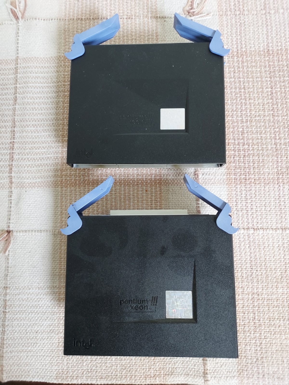 Pair of IBM Intel Pentium III Xeon 550MHz SL3CF CPUs 2MB Cache 100MHz FSB