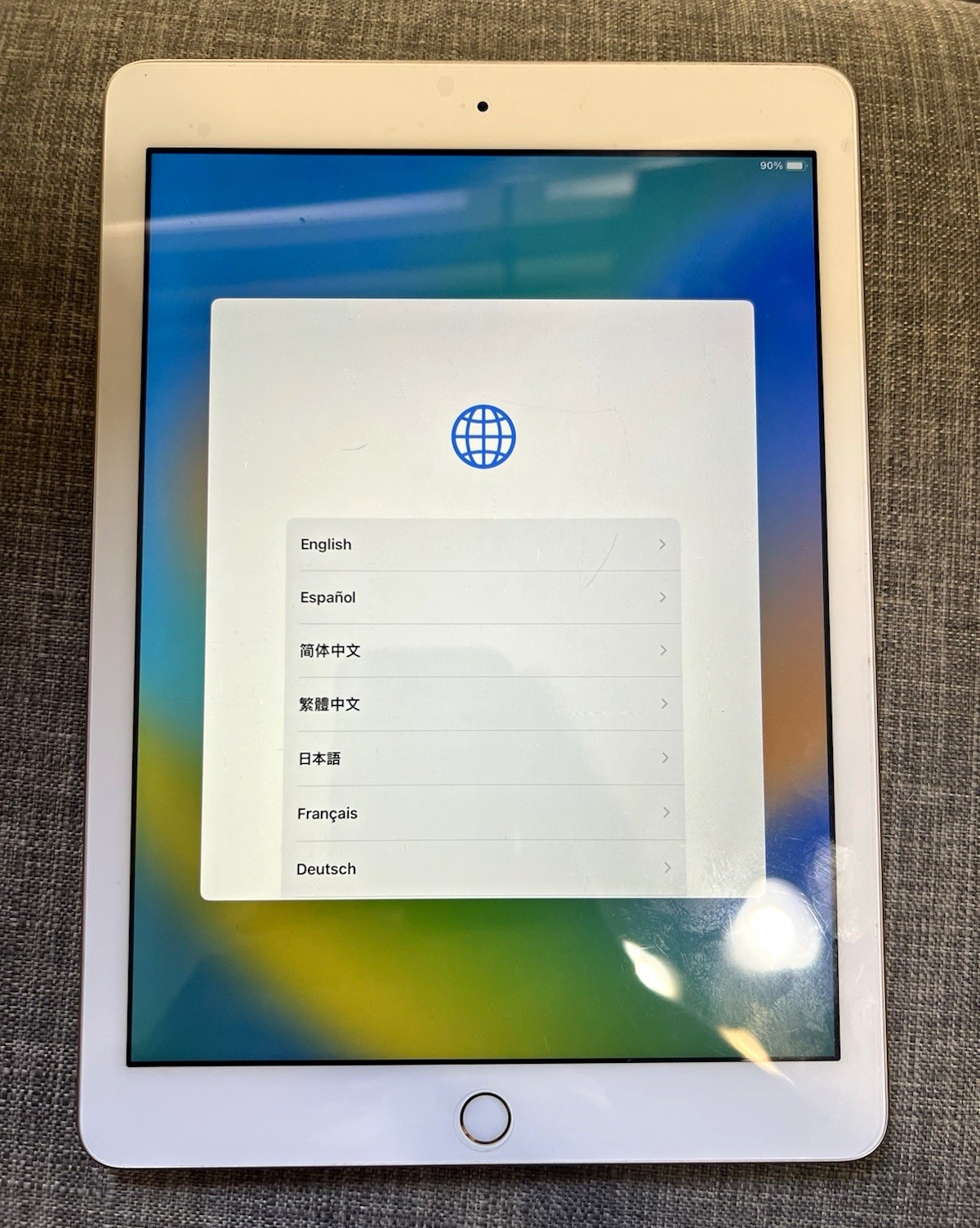 Apple iPad (5th Gen.)A1822 9.7in 32GB Gold Wi‑Fi Tablet A9 iOS IPS LCD Cameras 