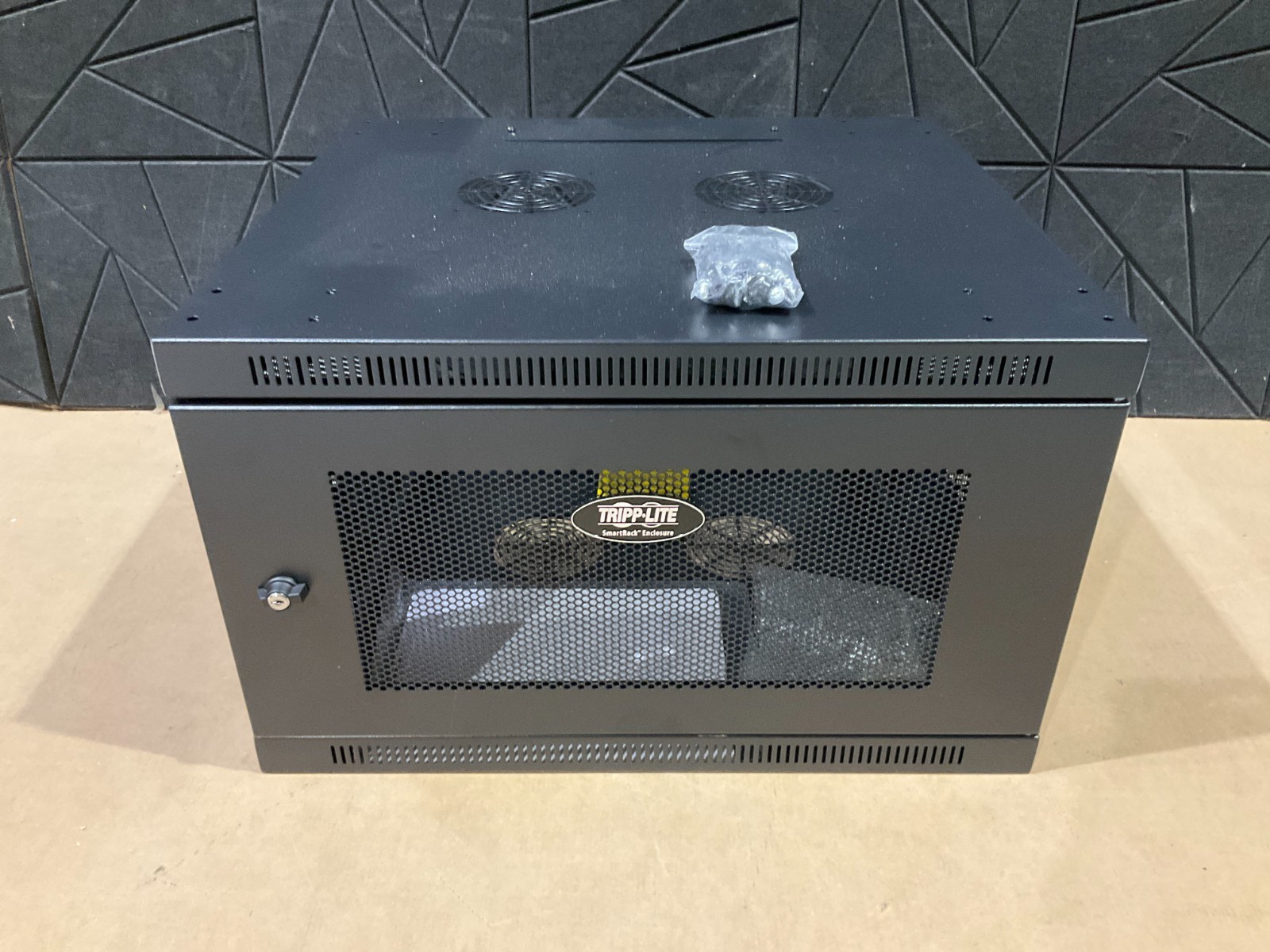 Tripp Lite SmartRack Server Rack 6U SRW6UDP ✅❤️️✅❤️️ NEW OPEN BOX ✅❤️️✅❤️️