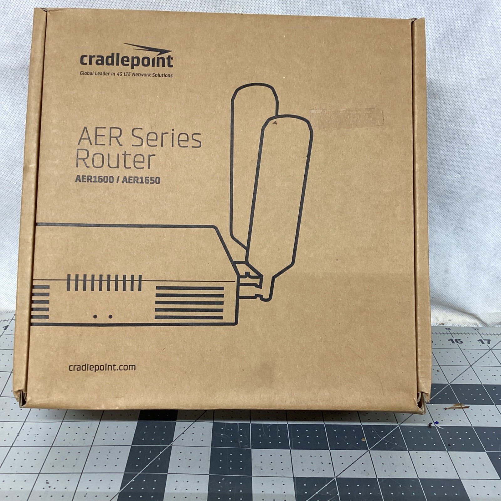 Cradlepoint AER1600 Advanced Edge Dual Band Wireless Router  New In Box