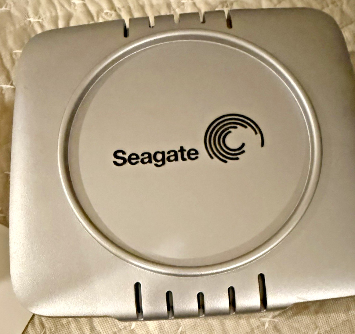 Seagate ST30000CB  External Hard Drive 300GB - USB / firewire Storage 9Y7865-560