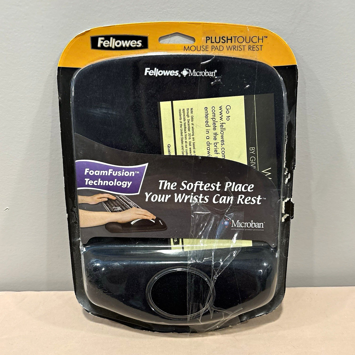 Fellowes PlushTouch Mouse Pad w/ Wrist Rest Black Microban FoamFusion