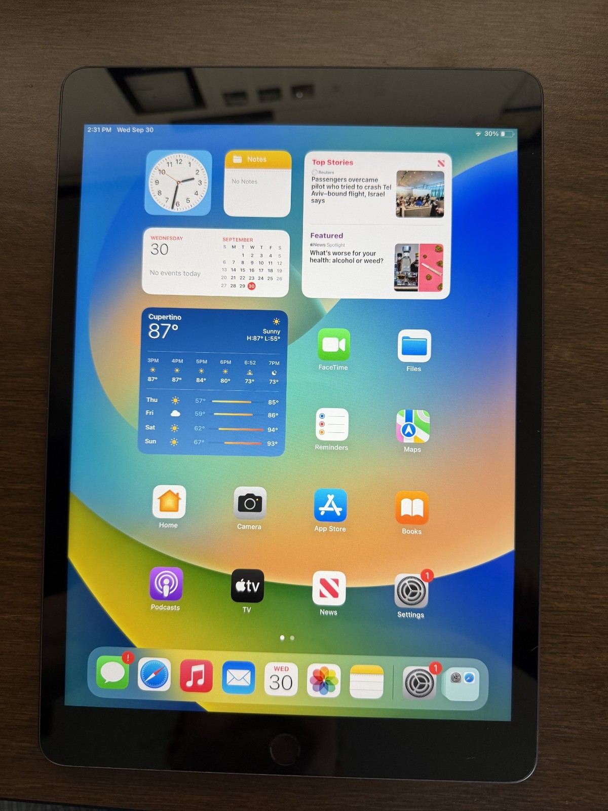 Apple iPad (8th Generation) -128GB- Gray MYLD2LL/A GREAT CONDITION