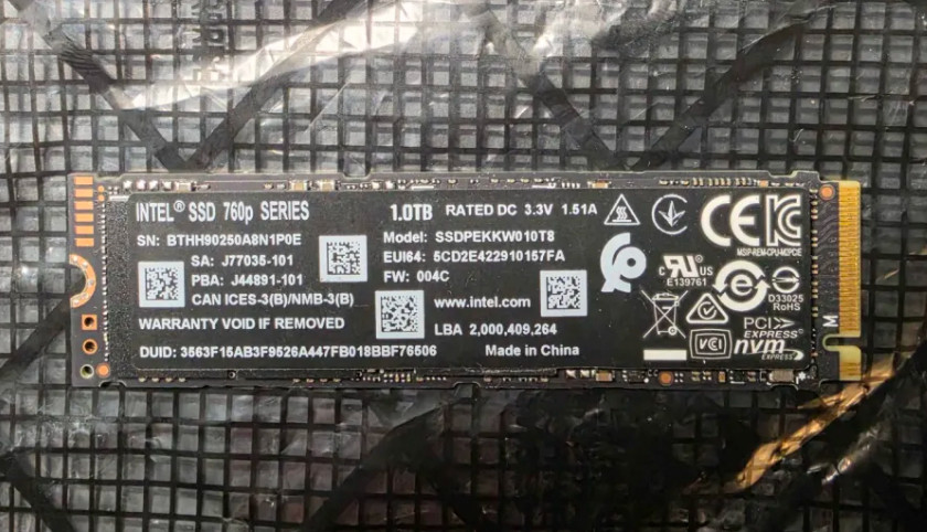 Intel 760p Series SSD 1TB M.2 NVMe Gen 3.0 x 4 SSD SSDPEKNW010T8