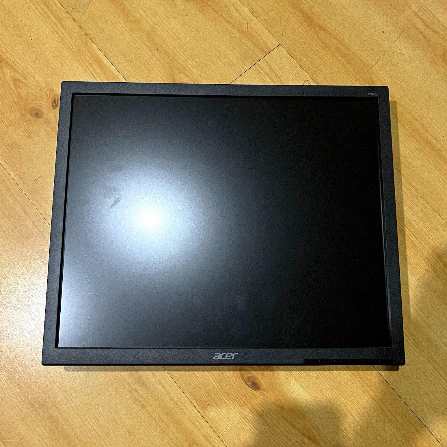 Acer V196L 19" LED Backlit Monitor 1440x900 VGA VESA Wall Mount Black