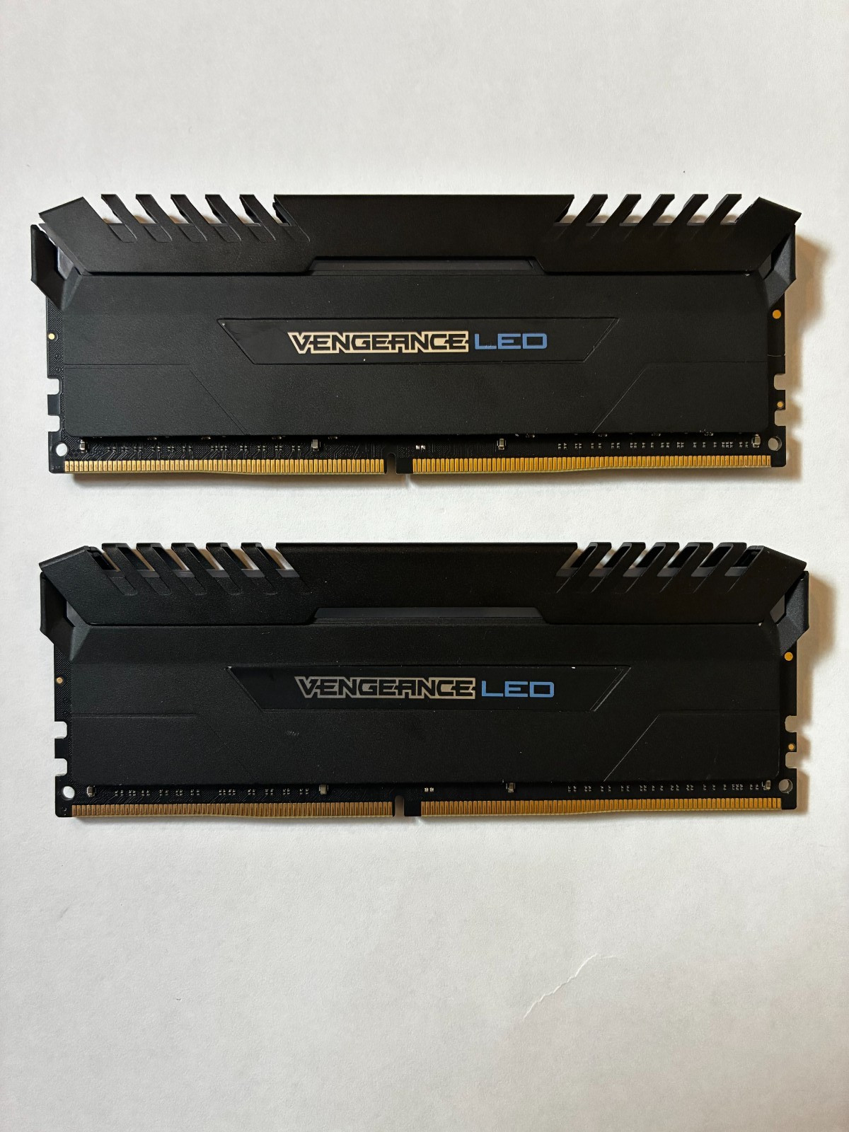 VENGEANCE LED RAM CMU16GX4M2C3000C15B DDR4 16GB (2x8GB)