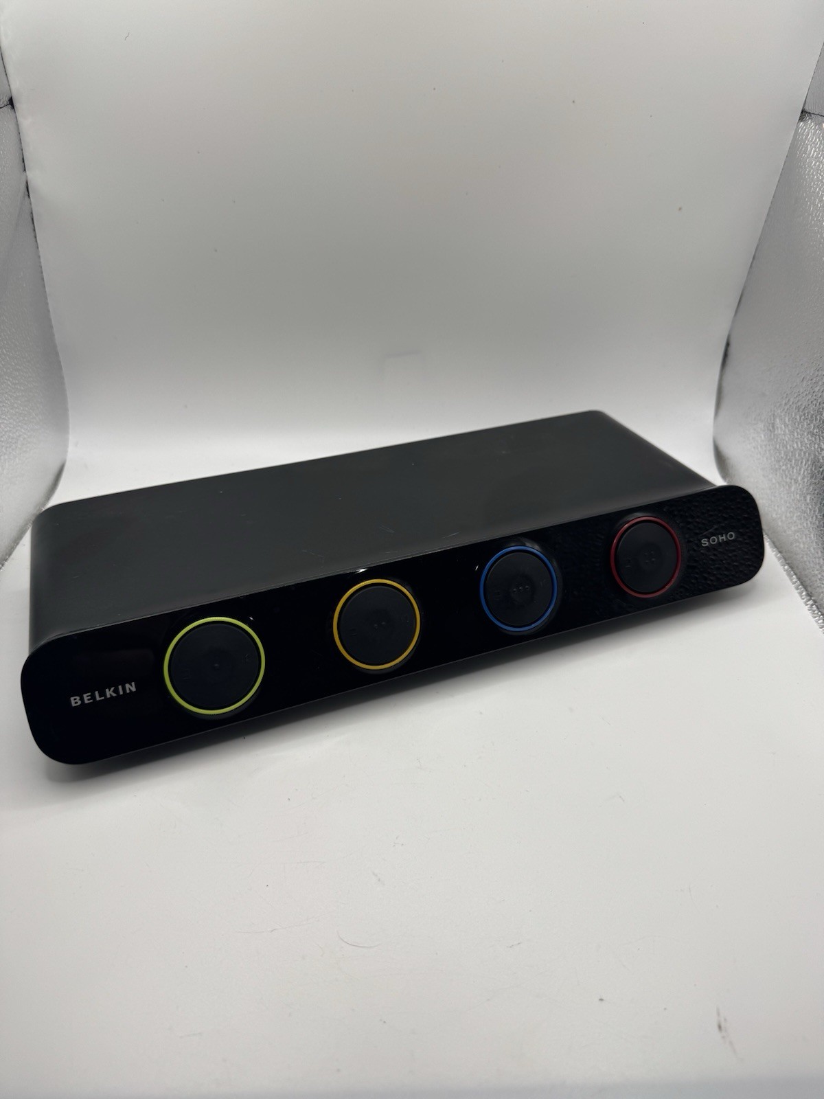 BELKIN SOHO 4- PORT KVM SWITCH F1DS104J W/ 