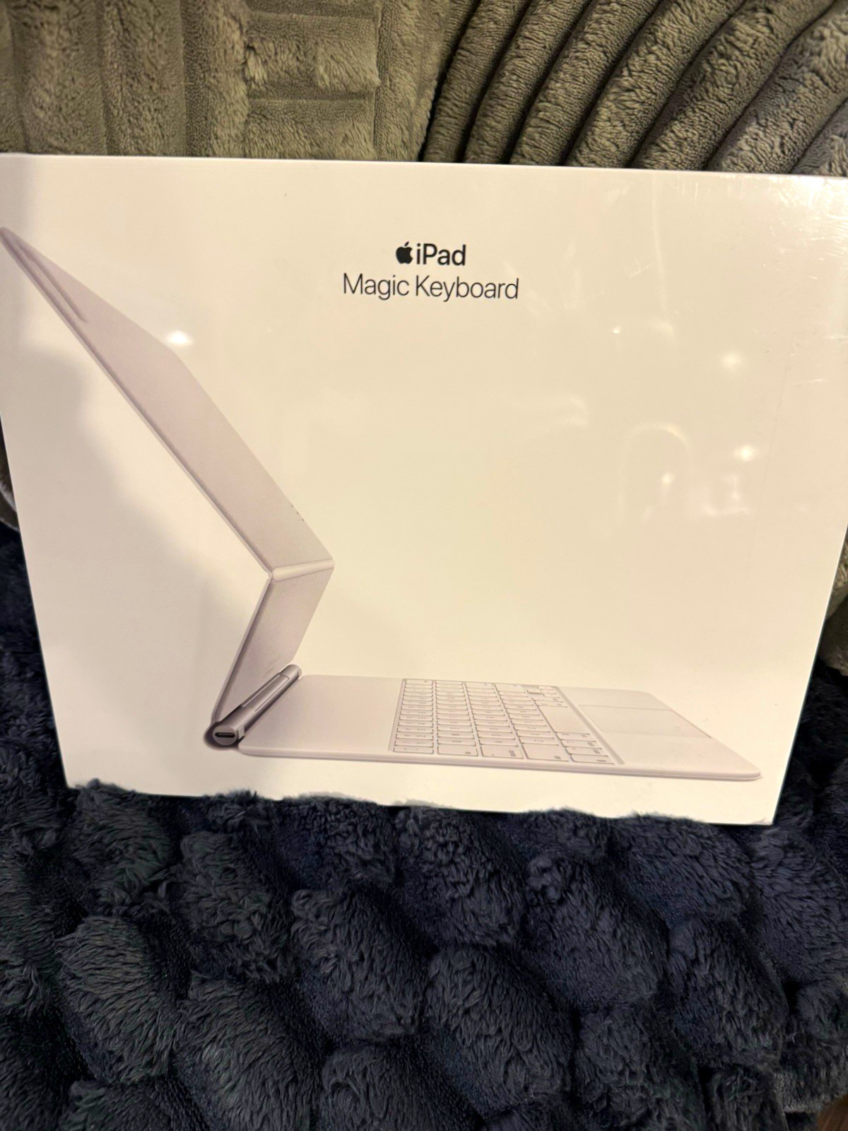 Apple iPad Magic Keyboard Keyboard Dock with Built-In Touchpad, White