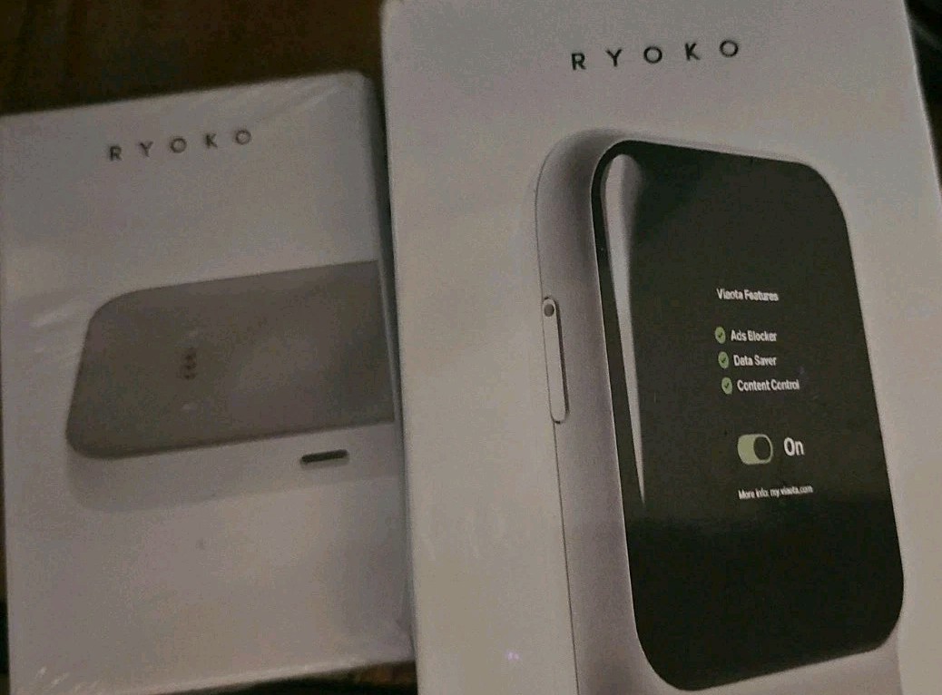 Ryoko Pro High-Speed Portable 4G LTE Wi-Fi Router And Portable Charger Lot 
