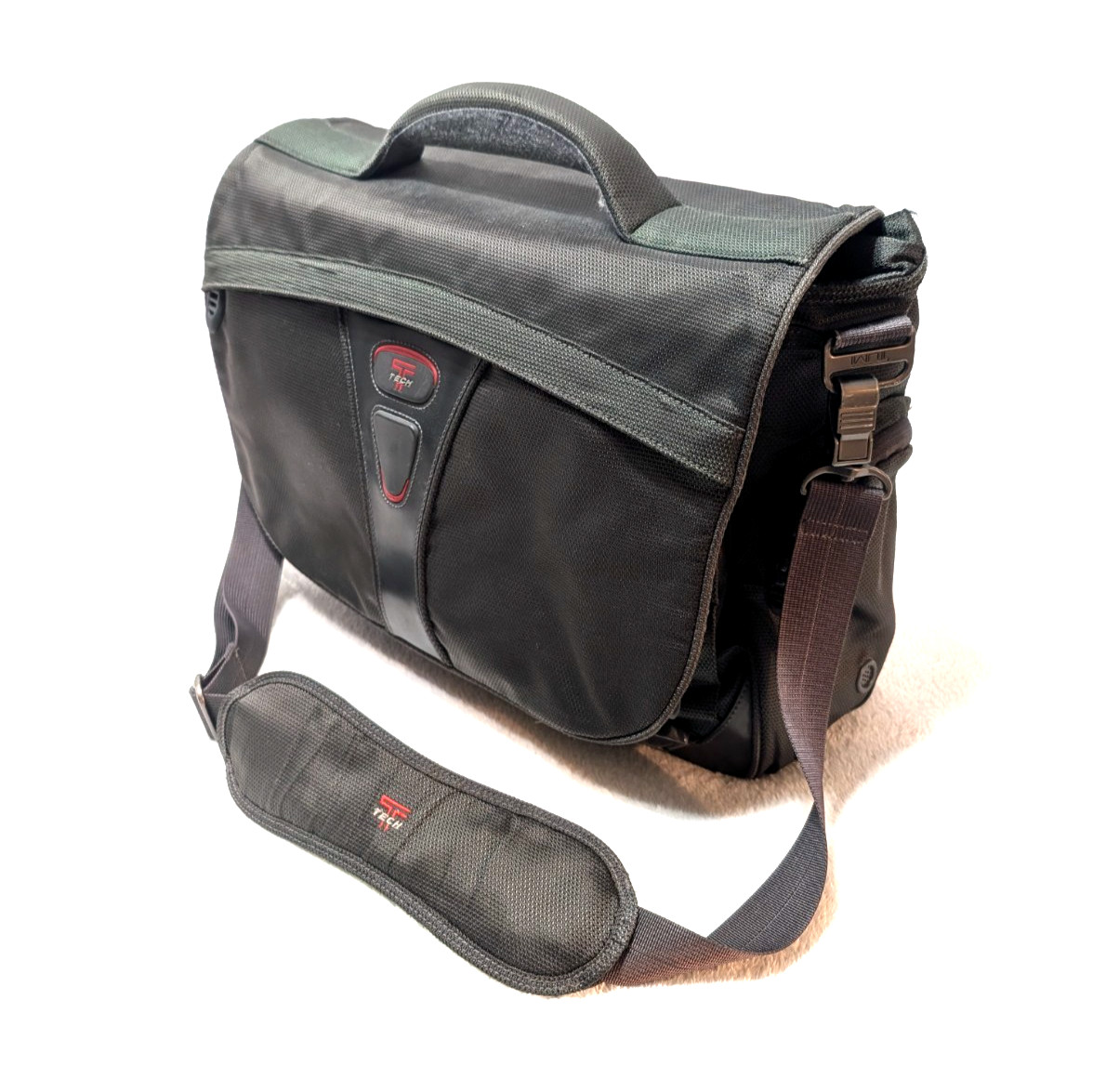 Tumi T-TECH Classic 5506GRH Black Gray Nylon Messenger Shoulder Laptop Bag EXC