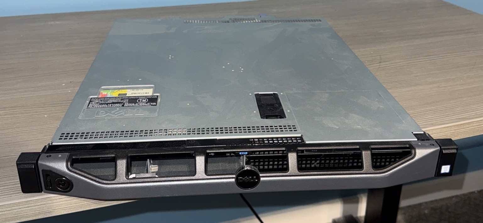 Dell Poweredge R230 Xeon E3-1230 v5 3.4GHz- 8GB RAM NO HDD- 2 x 3.5" Drive Bays