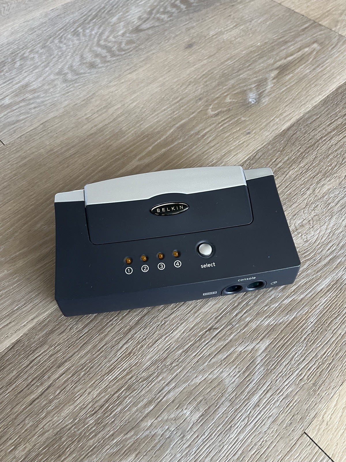 Belkin Omniview F1DB104P  E Series 4-port KVM Switch