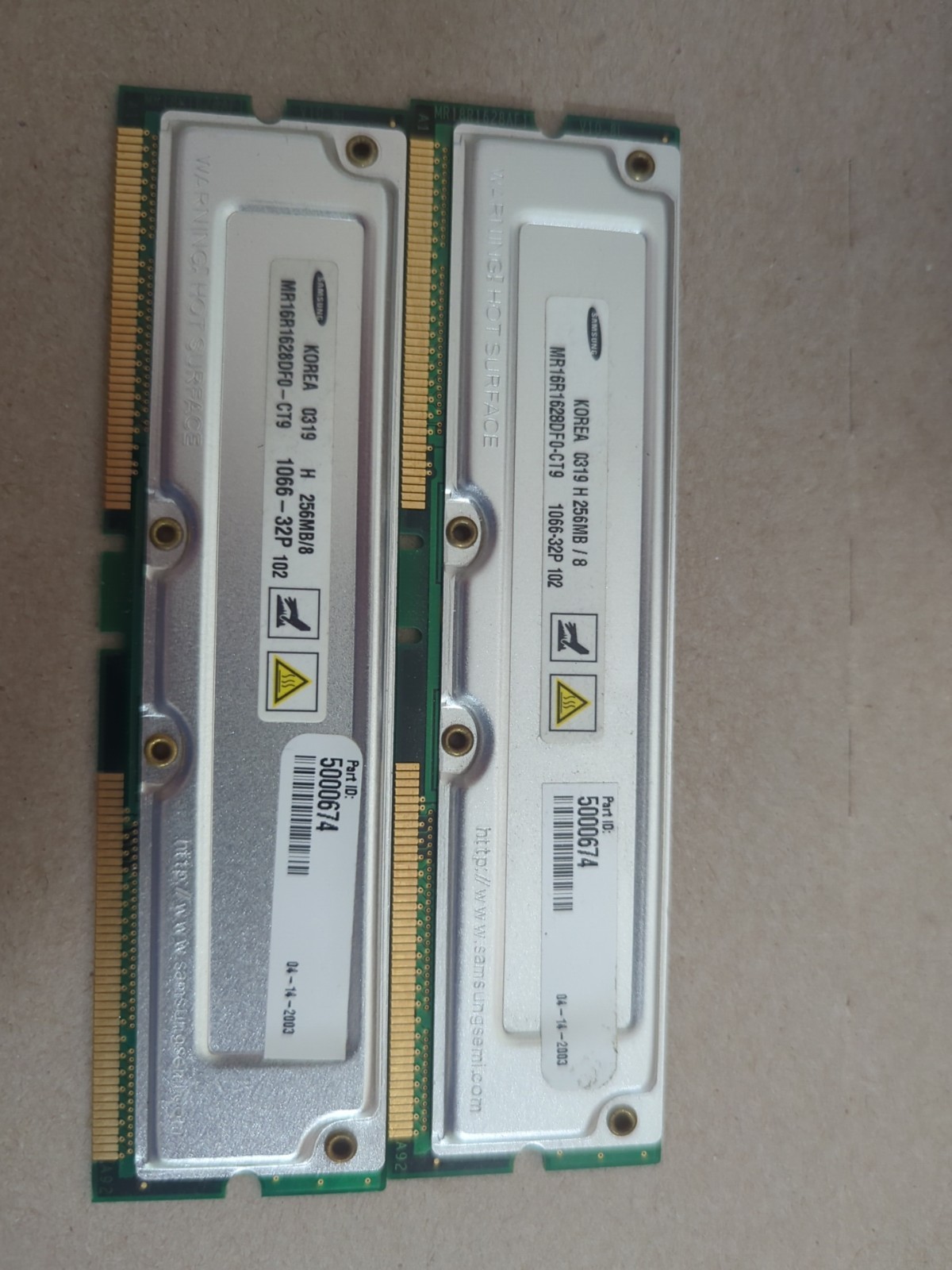 Samsung MR16R1628DF0-CT9 512 MB (2 X  256 MB)  / ECC Rdram Rimm PC800