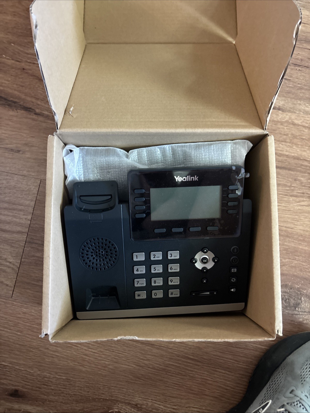 Yealink SIP - T43U Ultra-elegant Gig Phone Missing Power And Phone Line Cord