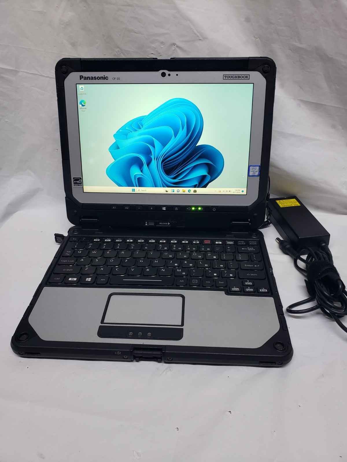 Panasonic  CF-20 Core M5-6Y57 8GB RAM 256GB, SSD,WIN 11,  