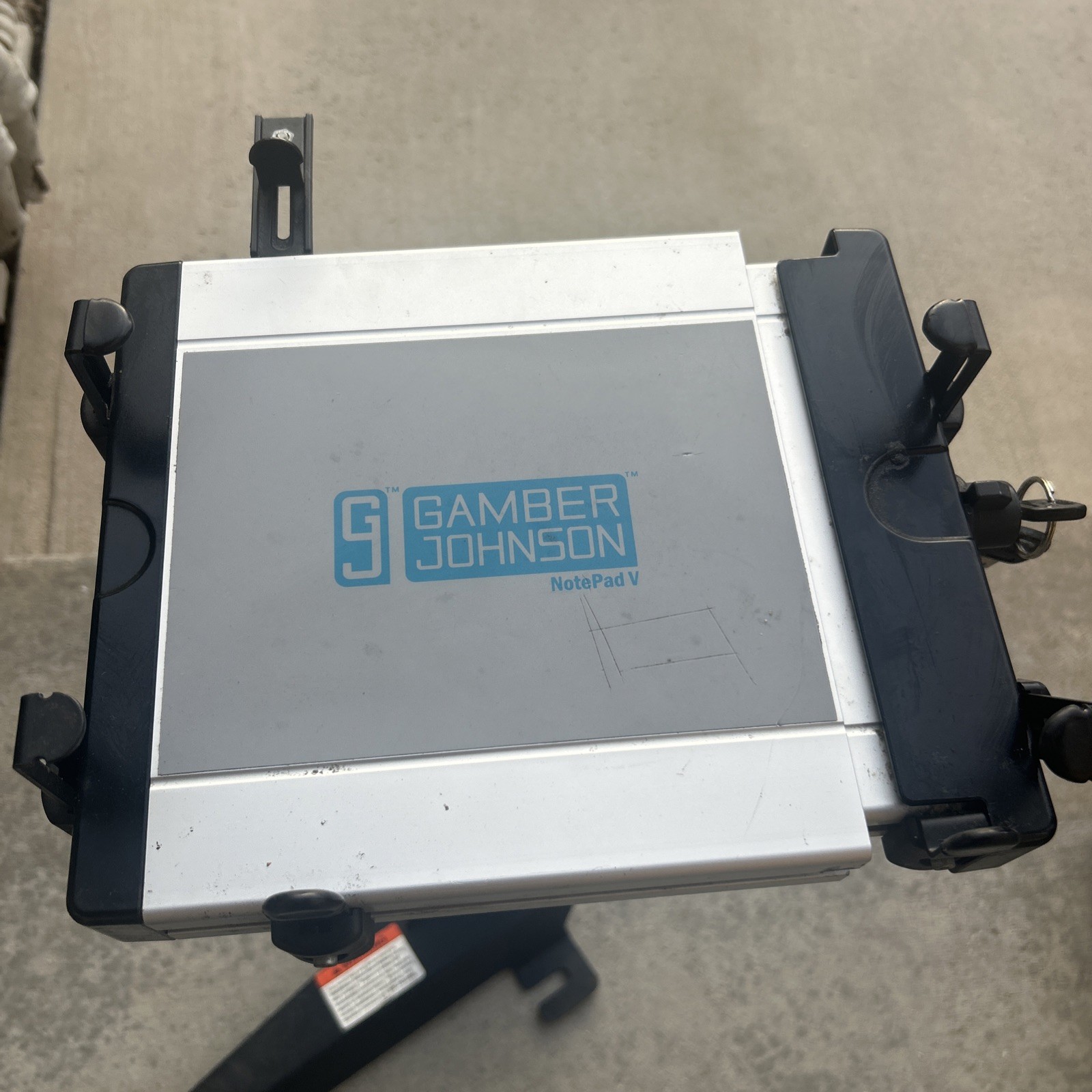 Gamber-Johnson NotePad V Universal Computer Cradle With Key and mount