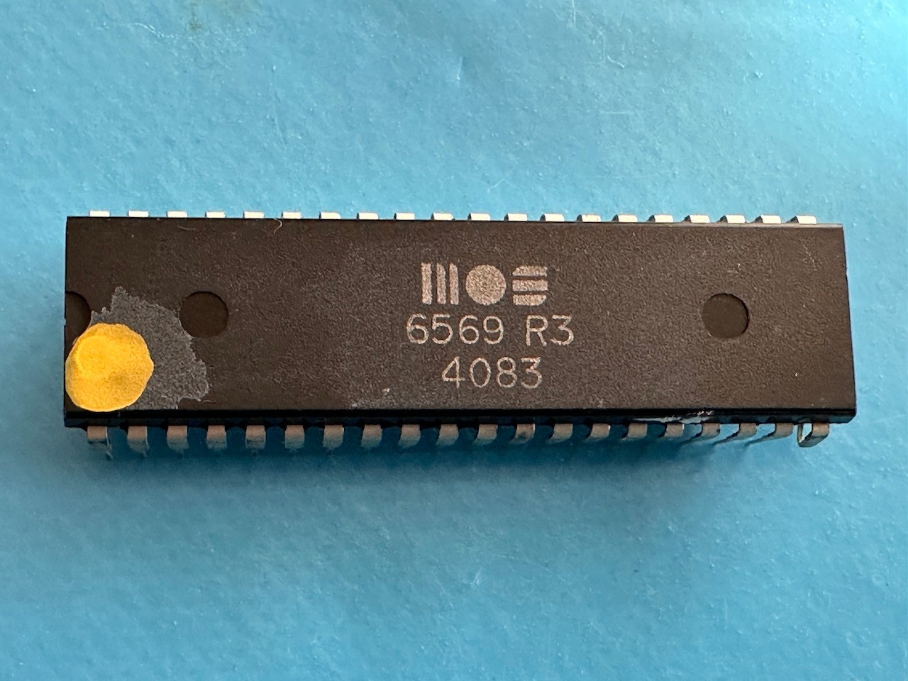 MOS 8563R9 (1x) VIC chip for Commodore 128 #40 83