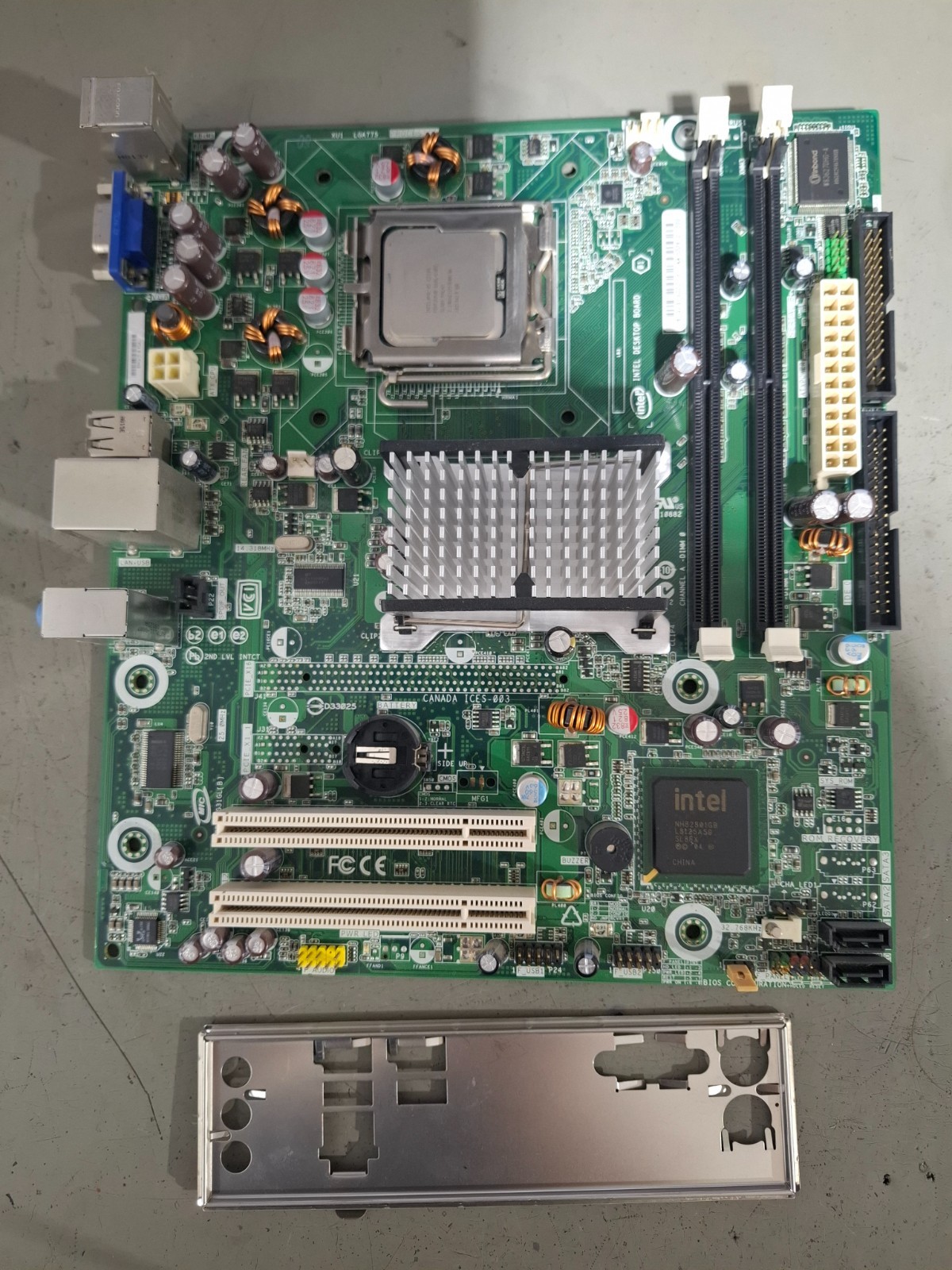 INTEL DG31GL, AA E33912-200, LGA775 Motherboard +CPU E2200 2.2GHz +I/O
