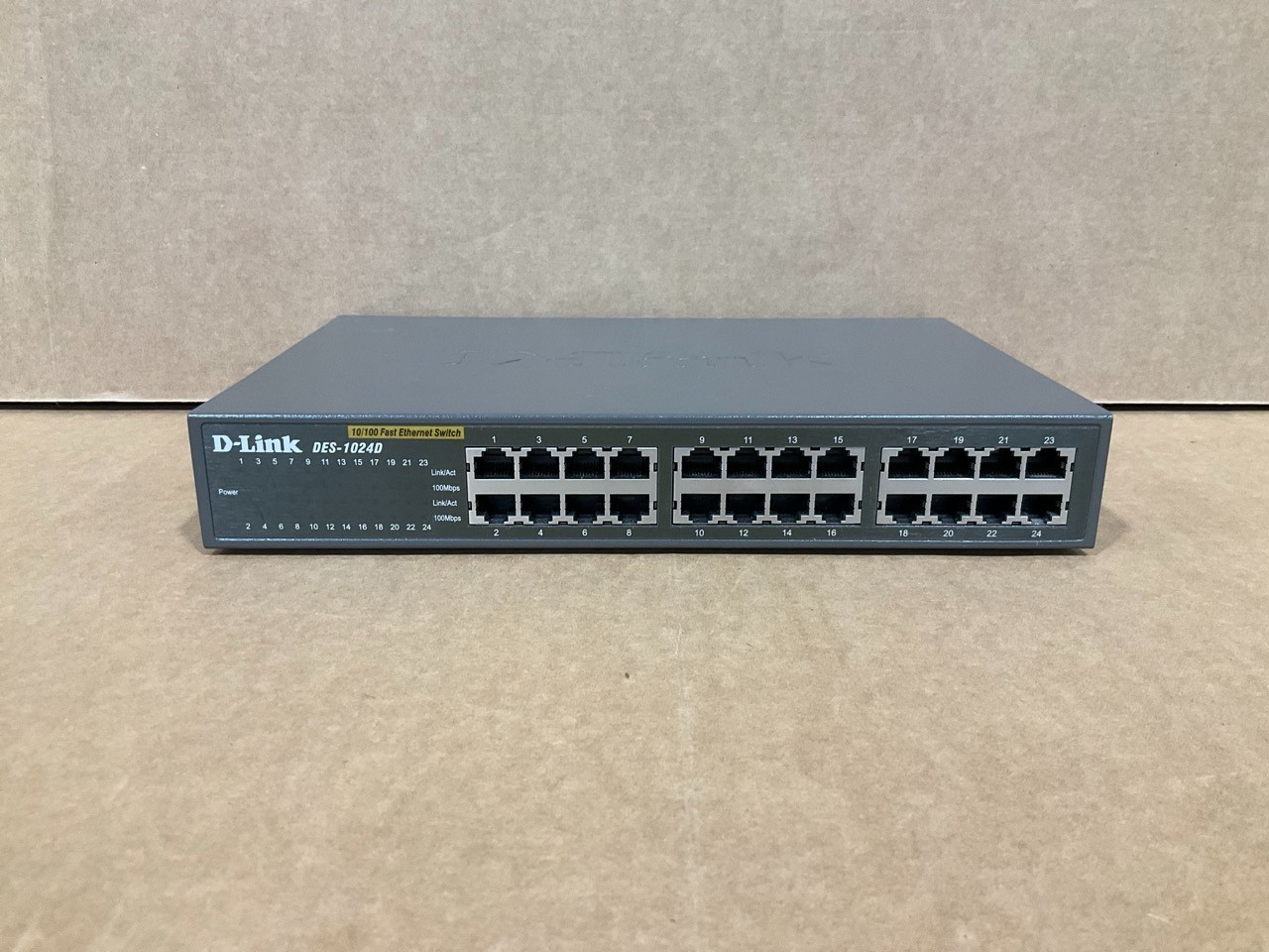 D-Link 24-Port Fast Ethernet Unmanaged Desktop Switch DES-1024D ❤️️✅❤️✅❤️️
