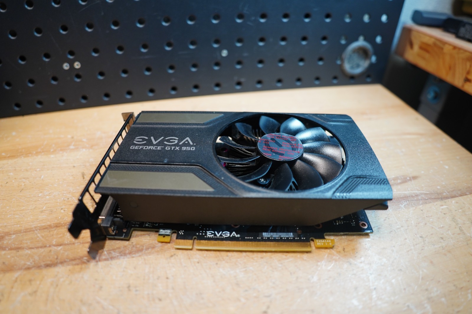 (H) EVGA GeForce GTX 950 SSC 2GB GDDR5 ACX 2.0 Graphics Card 02G-P4-1956-KR