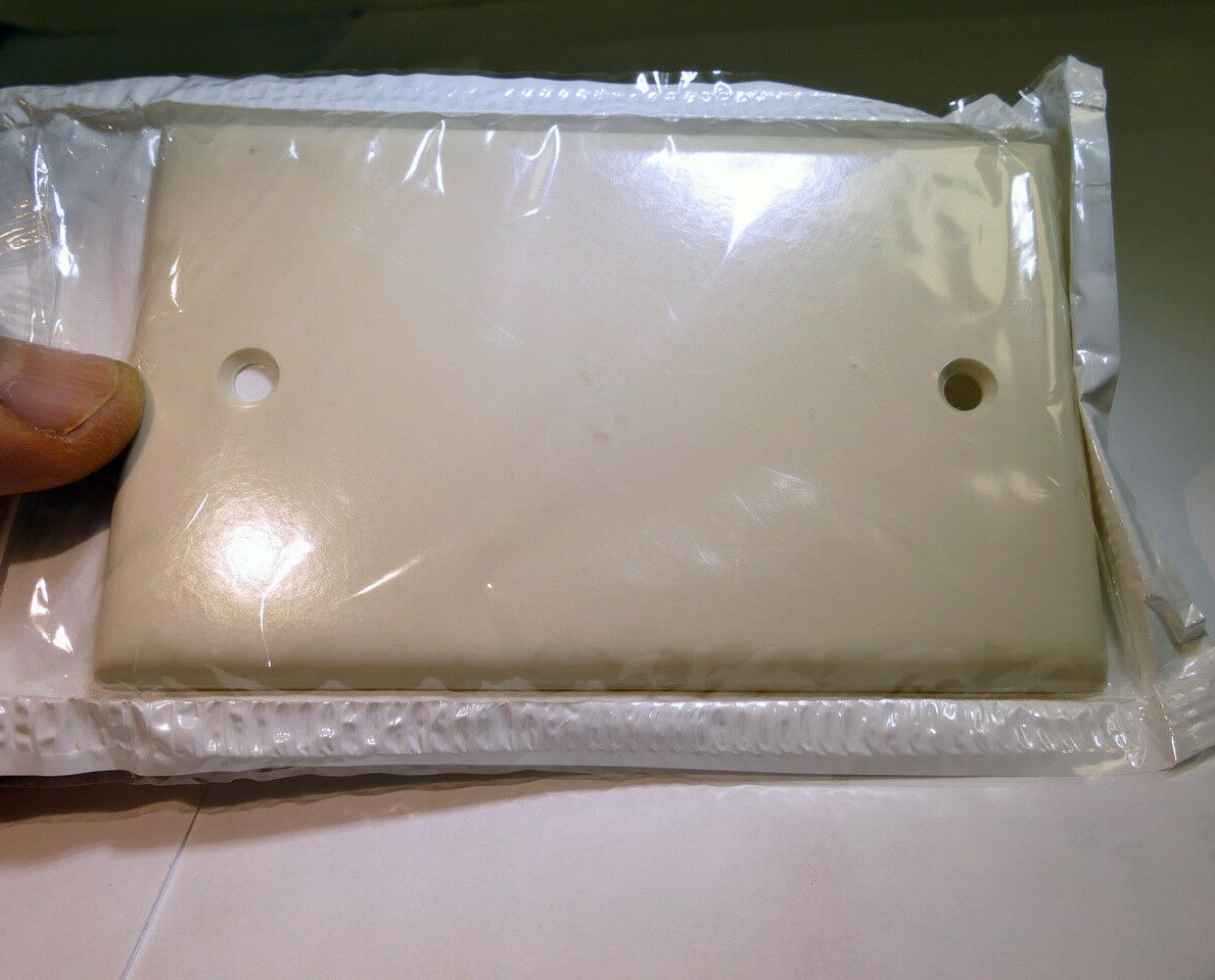 Leviton 1‑Gang Blank Wall Plate 78014 Light Almond
