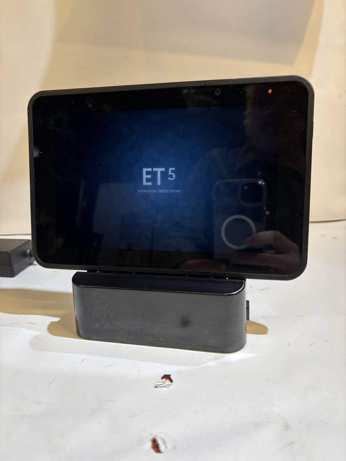 Zebra ET50PE-L5E 8.3" 4GB, 64GBSSD, WiFi w/Charging Dock, New Battery