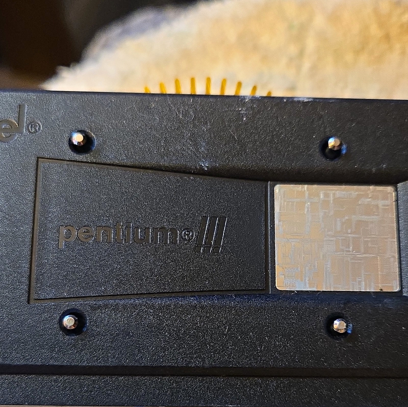 Intel Pentium III Slot 1 0.6GHz CPU w/ Heatsink Fan, 512KB Cache 100MHz